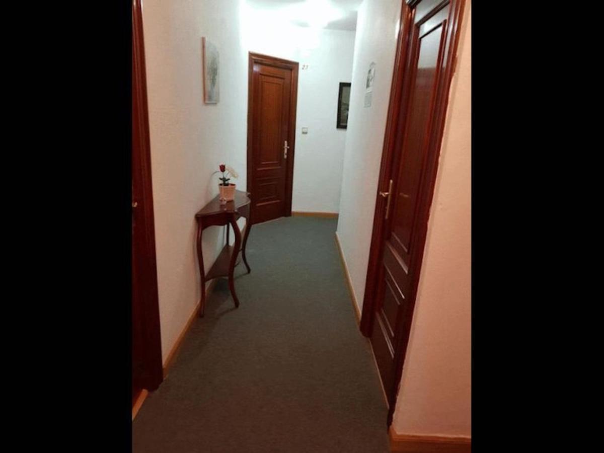 Room In Lodge - Double And Single Room - Pension Oria 2 Luarca Luaran gambar