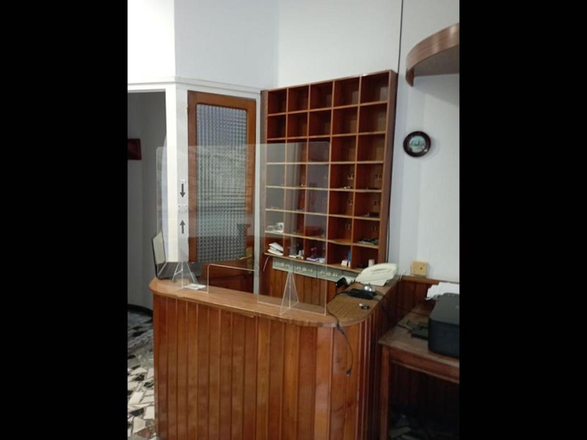 Room In Lodge - Double And Single Room - Pension Oria 2 Luarca Luaran gambar